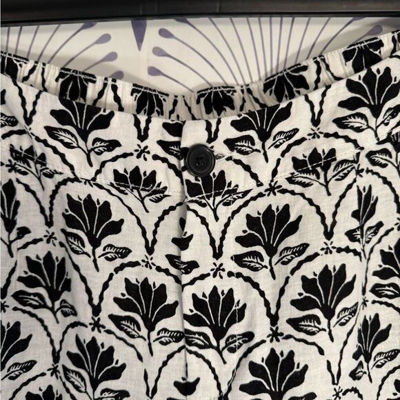 Cato Black and White Patterned Women's Capris size large waist-17/19 Inseam-23 - Picture 5 of 7
